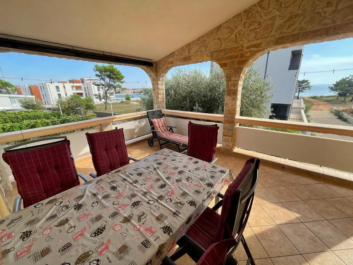 Apartements Delfin Vir Kroatien