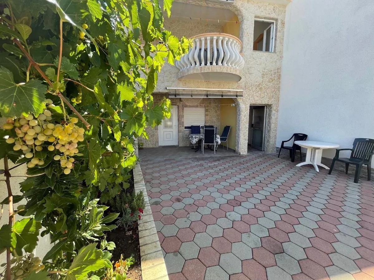 Apartements Delfin Vir 0*,